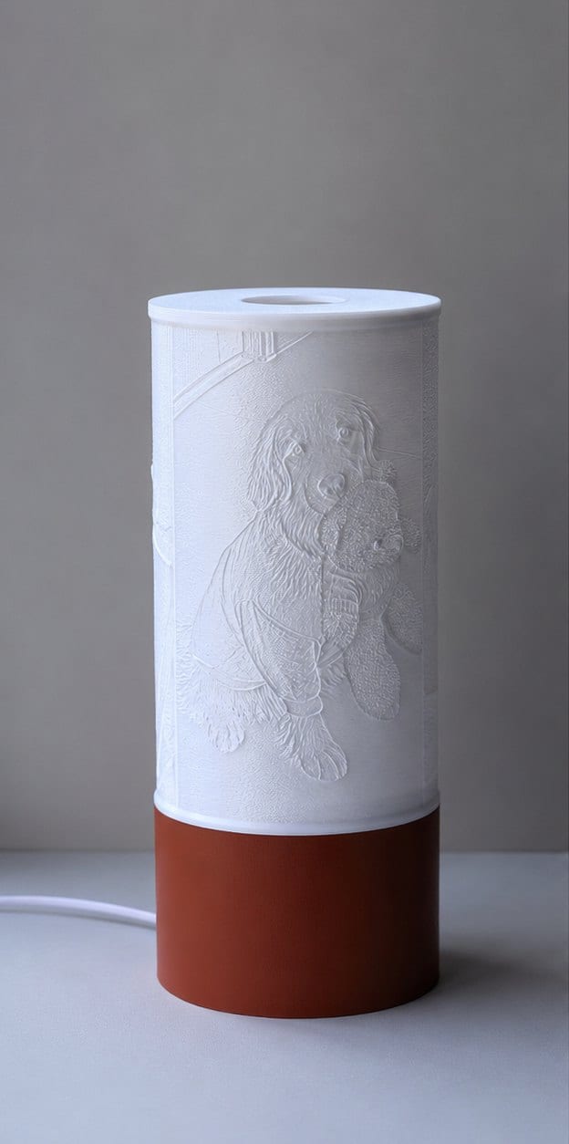 A Column lamp switched off: the portrait as white relief
